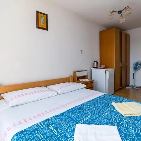 And With Parking Space Skrbcici, Krk - 21231 Penzion