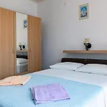 Гостевой дом And With Parking Space Skrbcici, Krk - 21231 Skrbcici